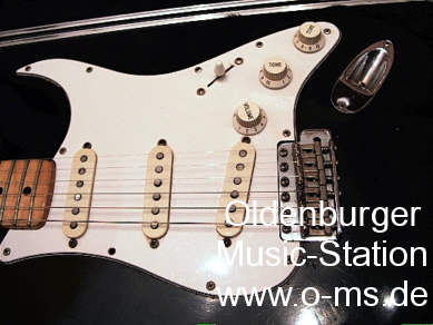 Fender_Stratocaster_1971_black_body front.jpg